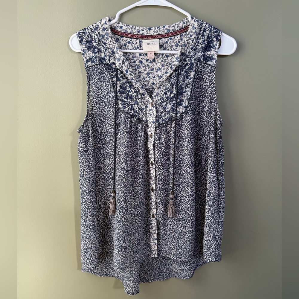 Cute Knox Rose Sleeveless top sz Medium Lightweight like new